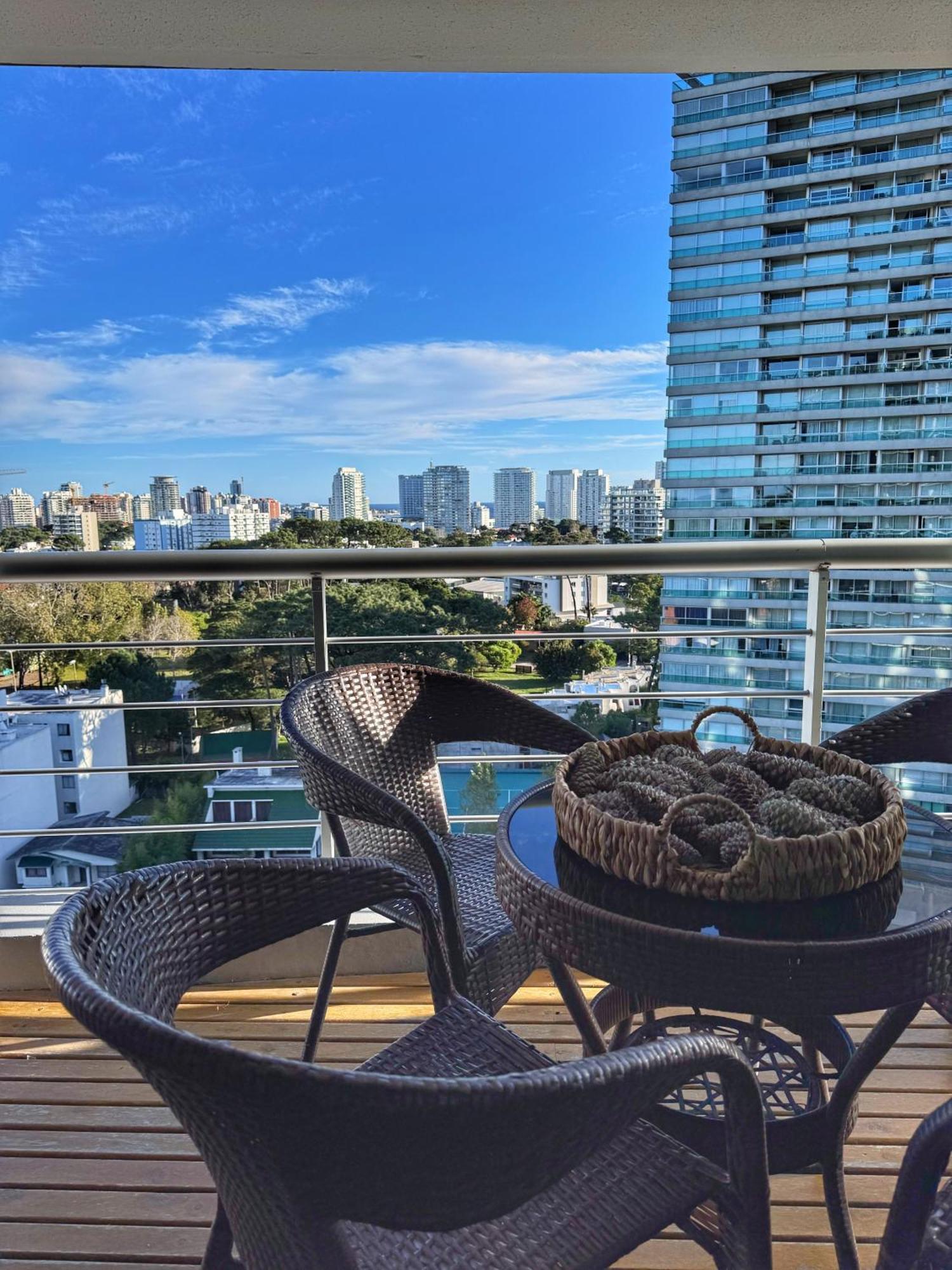 Apartamentos Torre Tressesenta Punta del Este Room photo
